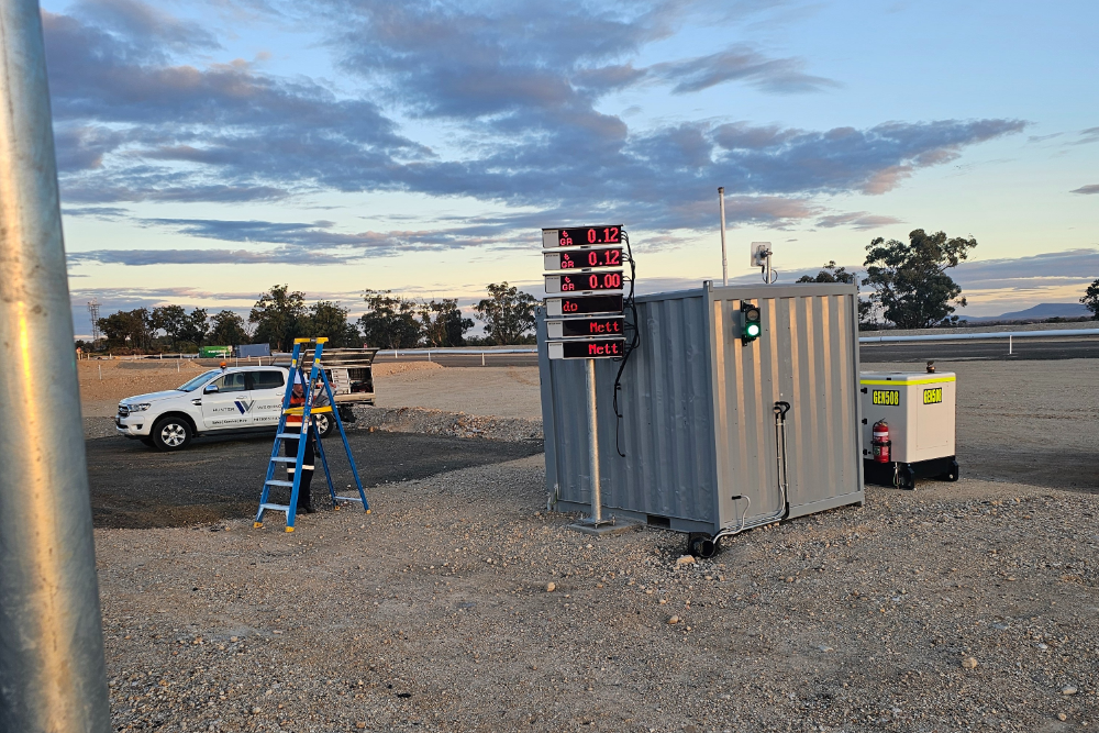 Weighing station with multiple digital displays