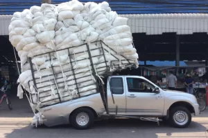 Overloaded truck breaks down in the middle of the road