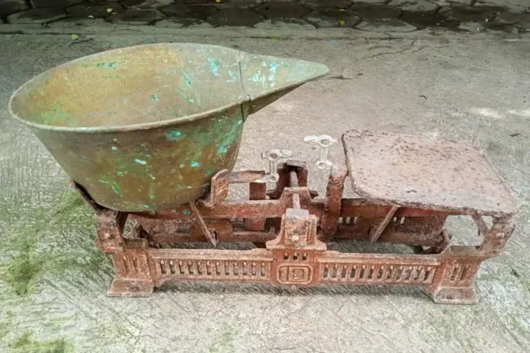 Rusty traditional weighing scale